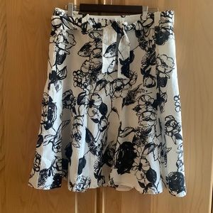 Womens lined light weight patterned skirt size 14